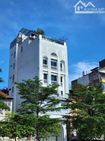 Bán tòa Apartment mặt phố Núi Trúc, trung tâm Ba Đình