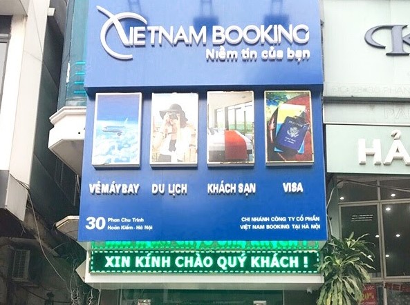 Mô tả: Bên ngoài chi nhánh Hà Nội - Vietnam Booking