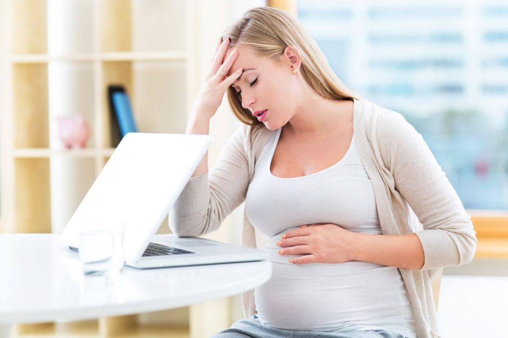 Đang nghỉ thai sản bị công ty đuổi việc phải xử lý thế nào?