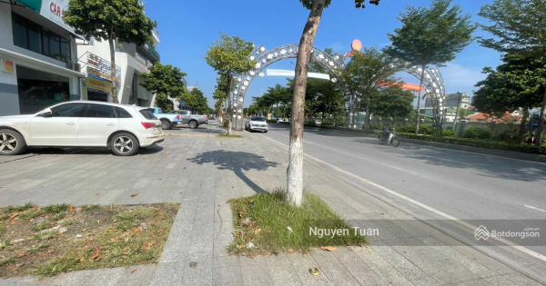 Bán lô đất mặt tiền đường Lý Thái Tổ, giá rẻ nhất khu vực, vỉa hè rộng 10m