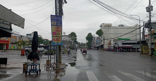 Chính chủ bán nhà riêng mặt tiền đường Nguyễn Tất Thành, P1, TP Sa Đéc, đối diện siêu thị VinMart