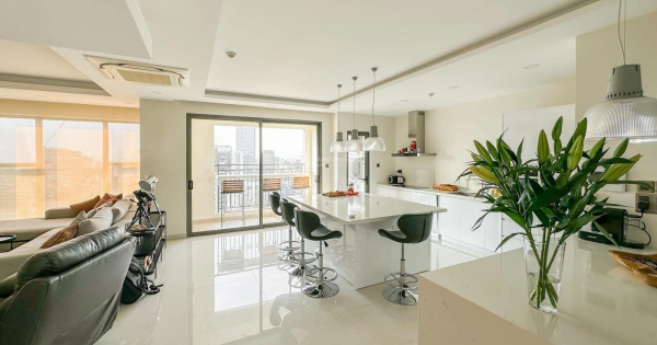 Chủ nhà về nước - cần bán - 3PN - Saigon Royal view sông trực diện chỉ 13,5 tỷ