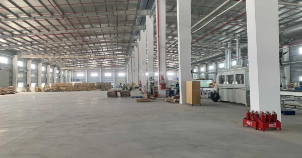 Cho thuê nhà xưởng KCN Yên Phong, DT 8000m2, độc lập đủ đk Chế xuất. LH 0988457392