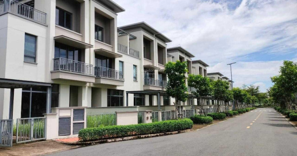 Cần bán nhà Swanpark loại Big Townhouse DTSD:145,3 m2 giá rẻ 3,2 tỷ cả nhà và đất