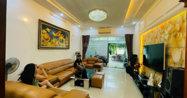 Chính chủ bán nhà ngõ ô tô phố Ngọc Thụy 70m2 - 5 tầng view thoáng giá chỉ 6,99 tỷ 0936368787